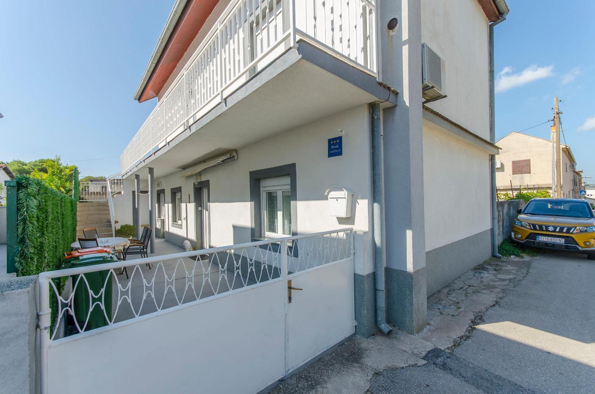 Apartments Danica Pirovac Eksteriør bilde